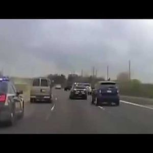 143 3157 Old van vs police  Police chase ends in pit and driver bailing  Guy runs fast Video - YouTube
