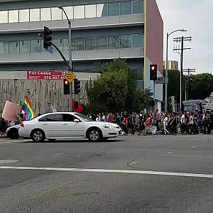 Anti Trump protesters carry communist flag in Los Angeles - YouTube