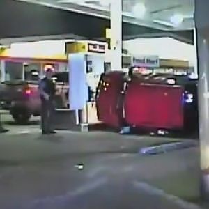Cleveland Police Chase Ends in Crash - YouTube